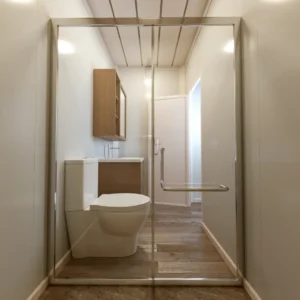 内装デザインと外部接続部。