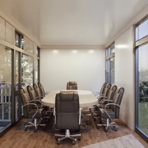 بيت حاوية أبيض معيارية طابقين بلون أبيض وتصميم بسيط مع جدار زجاجي.